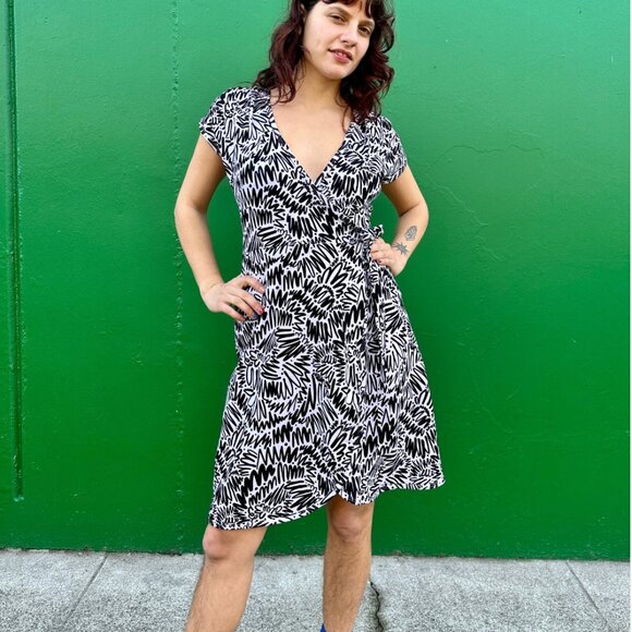 NWT Nooworks Zig Zag wrap dress medium - Picture 2 of 9